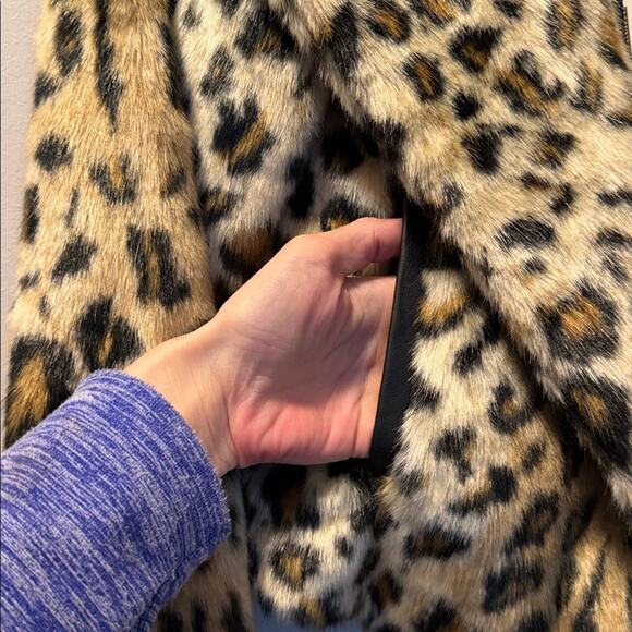 Chaser Faux Fur Animal Print Jacket
No closure - Picture 4 of 5